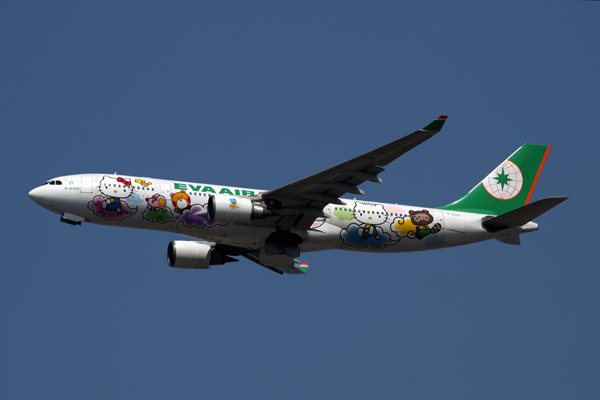 EVA AIR AIRBUS A330 200 HKG RF 5K5A5350.jpg