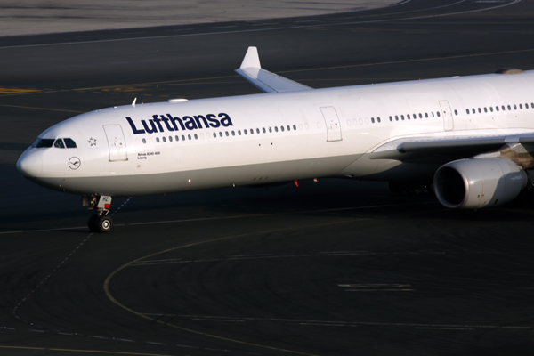 LUFTHANSA AIRBUS A340 600 DXB RF 5K5A5197.jpg