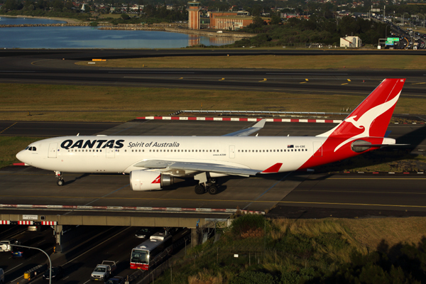 QANTAS AIRBUS A330 200 SYD RF 5K5A5784.jpg