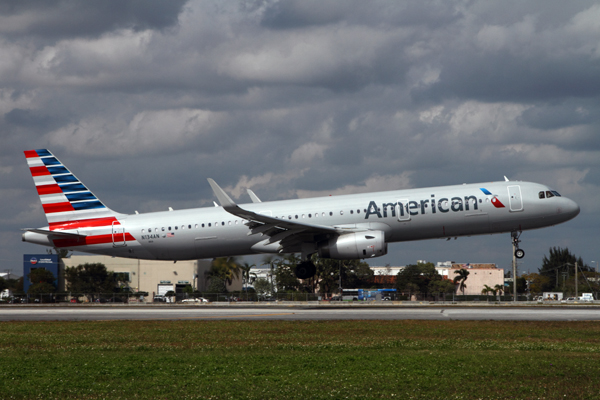 AMERICAN AIRBUS A321 MIA RF IMG_0077.jpg