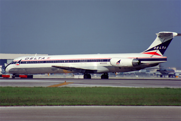 DELTA MD80 MIA RF 900 27.jpg