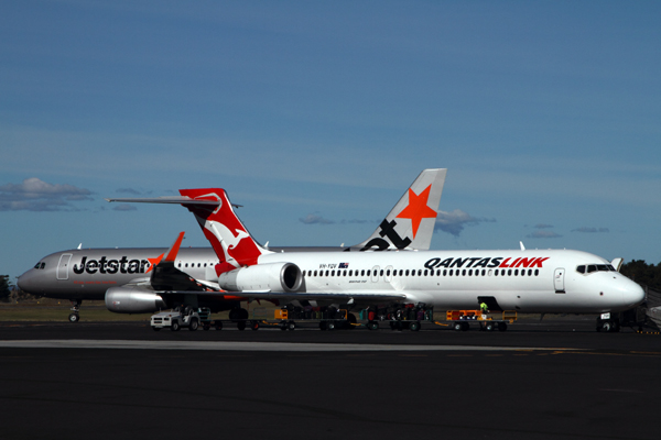 JETSTAR QANTAS LINK AIRCRAFT HBA RF IMG_0554.jpg