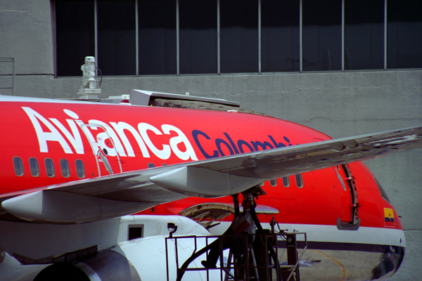 AVIANCA COLOMBIA BOEING 757 200 MIA RF 904 8.jpg