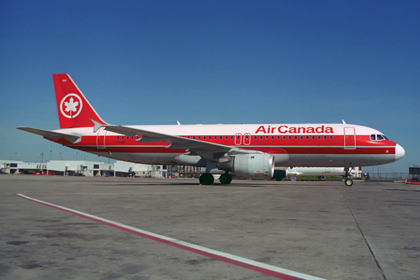 AIR CANADA AIRBUS A320 YYZ RF 920 15.jpg