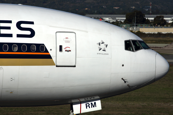 SINGAPORE AIRLINES BOEING 777 200 PER RF 5K5A0362.jpg