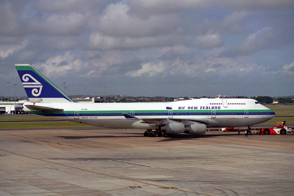 AIR NEW ZEALAND BOEING 747 400 SYD RF 927 2.jpg