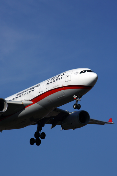 SHANGHAI AIRLINES AIRBUS A330 200 MEL RF 5K5A6114.jpg