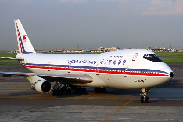 CHINA AIRLINES BOEING 747 200 HND RF 942 34.jpg