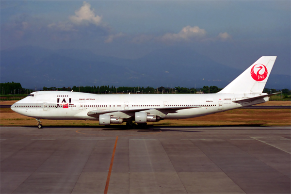 JAPAN AIRLINES BOEING 747 200 KOJ RF 947 30.jpg