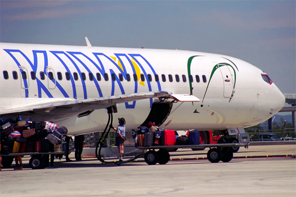 KIWI BOEING 727 200 BNE RF 973 2.jpg