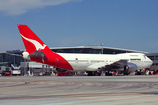 QANTAS BOEING 747 2090 BNE RF 972 24.jpg