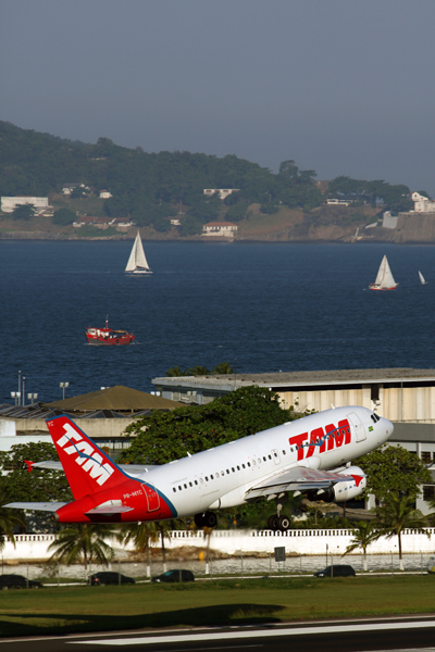 TAM AIRBUS A319 SDU RF 5K5A9154.jpg