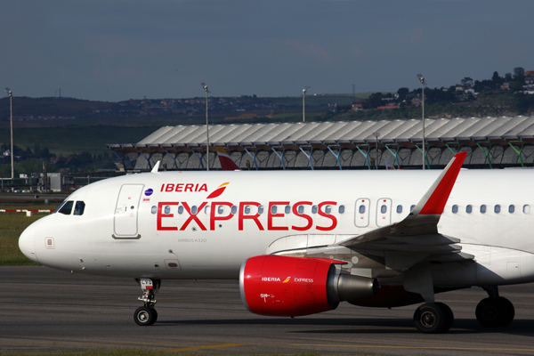 IBERIA EXPRESS AIRBUS A320 MAD RF 5K5A7405.jpg