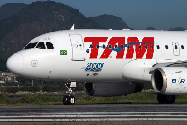 TAM AIRBUS A319 SDU RF IMG_0722.jpg