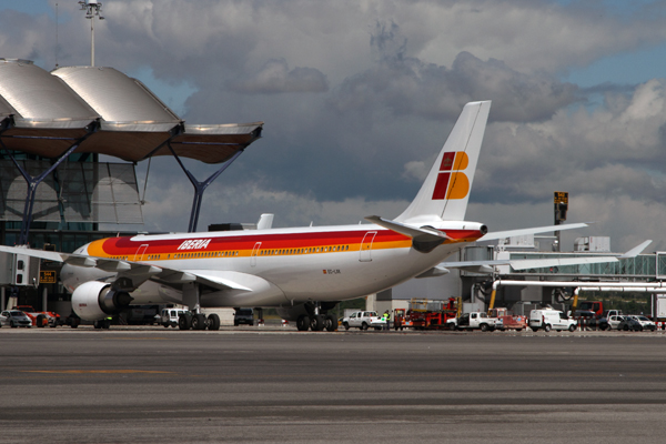 IBERIA AIRBUS A330 300 MAD RF IMG_0658.jpg