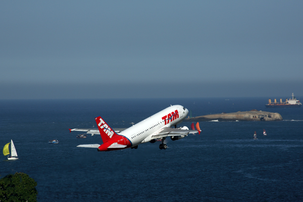 TAM AIRBUS A319 SDU RF 5K5A9020.jpg