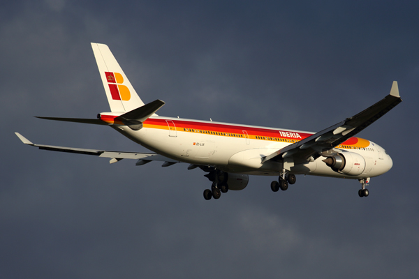 IBERIA AIRBUS A330 300 MAD RF 5K5A7061.jpg