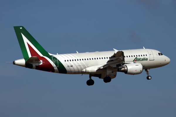 ALITALIA AIRBUS A319 FCO RF 5K5A8055.jpg