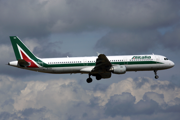 ALITALIA AIRBUS A321 FCO RF 5K5A8027.jpg