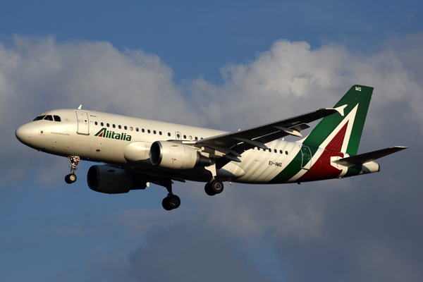 ALITALIA AIRBUS A319 FCO RF 5K5A8170.jpg