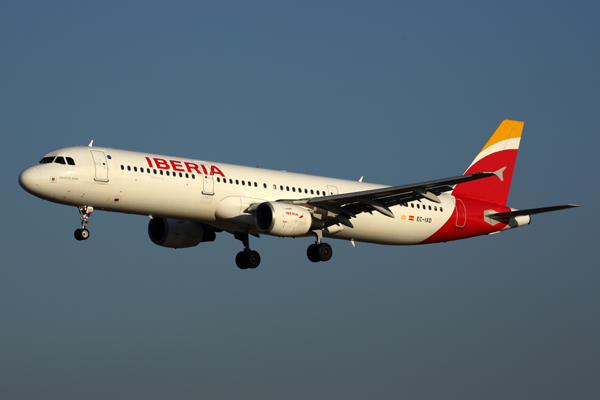 IBERIA AIRBUS A321 LIS RF 5K5A8626.jpg