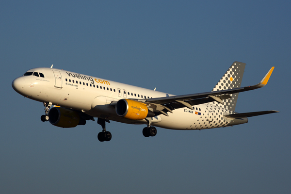 VUELING AIRBUS A320 LIS RF 5K5A8641.jpg