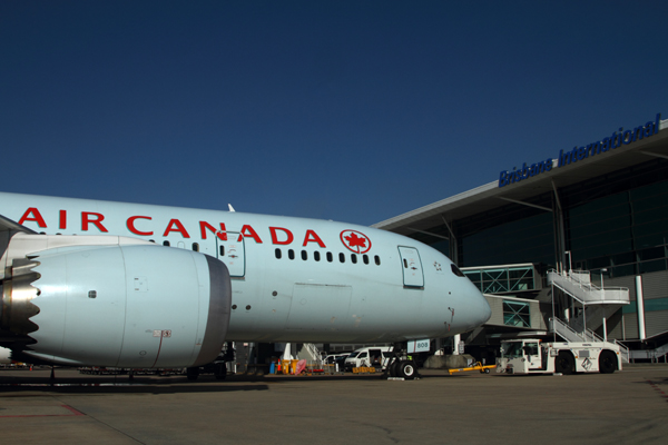 AIR CANADA BOEING 787 8 BNE RF IMG_1313.jpg