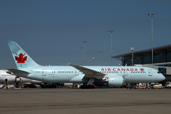 AIR CANADA BOEING 787 8 BNE RF IMG_1329.jpg