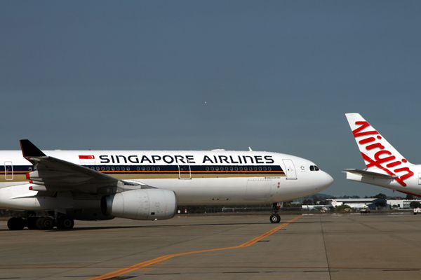 SINGAPORE AIRLINES VIRGIN AUSTRALIA AIRCRAFT BNE RF IMG_1334.jpg