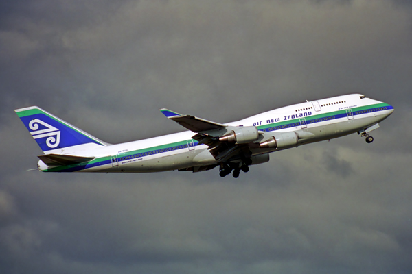 AIR NEW ZEALAND BOEING 747 400 SYD RF 1003 20.jpg