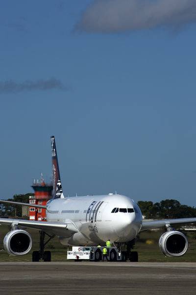 FIJI AIRWAYS AIRBUS A330 300 NAN RF5K5A0024.jpg