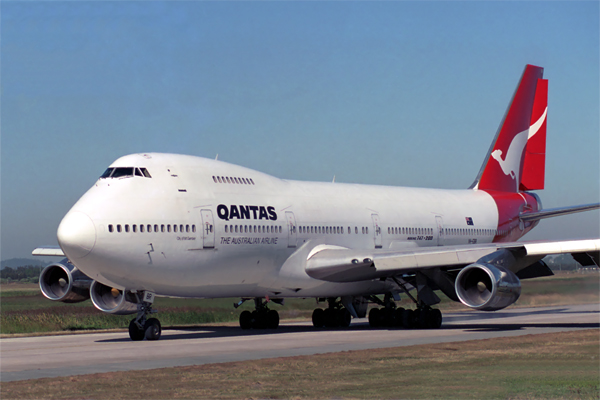 QANTAS BOEING 747 200 BNE RF 793 8.jpg