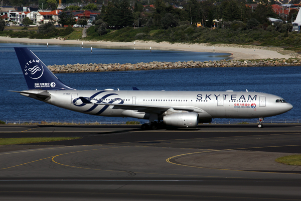 CHINA EASTERN AIRBUS A330 200 SYD RF 5K5A1349.jpg