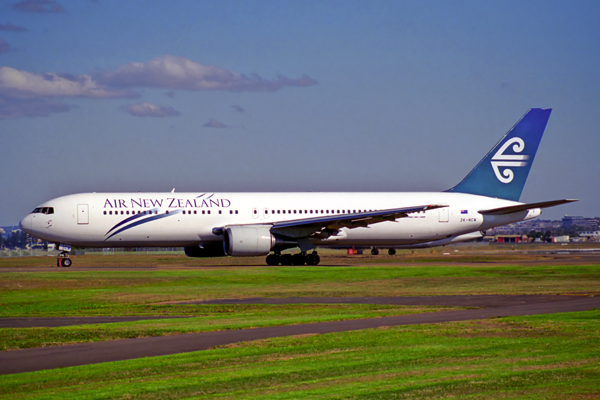 AIR NEW ZEALAND BOEING 767 300 SYD RF 1036 17.jpg