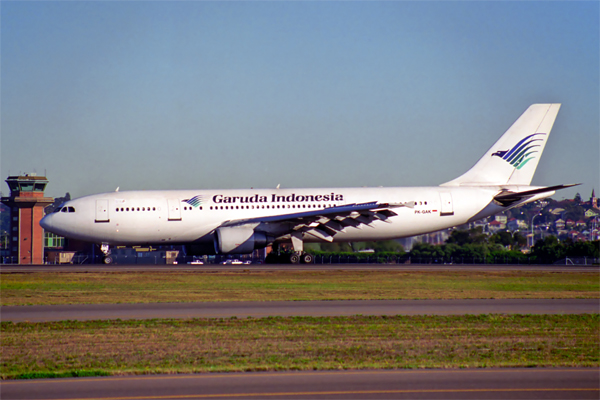 GARUDA INDONESIA AIRBUS A300 600R SYD RF 1042 13.jpg