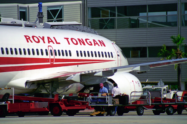 ROYAL TONGAN BOEING 737 300 BNE RF 1032 34.jpg