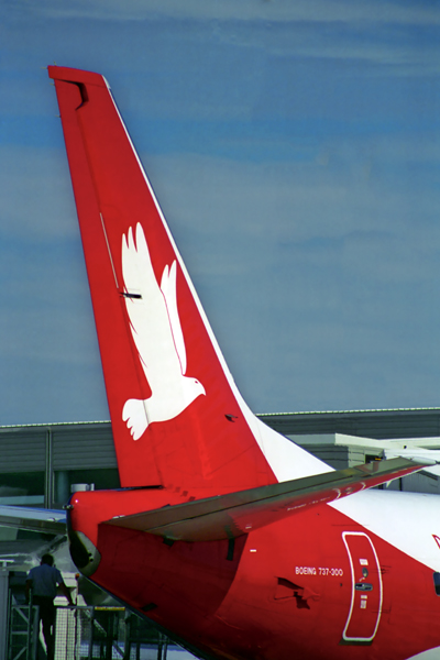 ROYAL TONGAN BOEING 737 300 BNE RF 1032 36.jpg