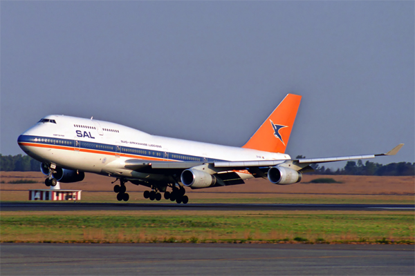SOUTH AFRICAN BOEING 747 400 JNB RF 1054 32.jpg