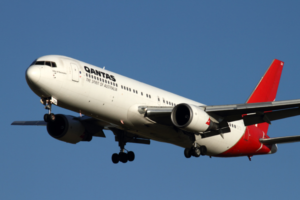 QANTAS BOEING 767 300 MEL RF IMG_7925.jpg