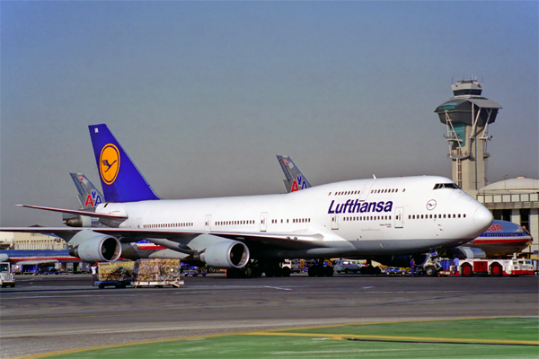 LUFTHANSA BOEING 747 400 LAX RF 1083 1.jpg