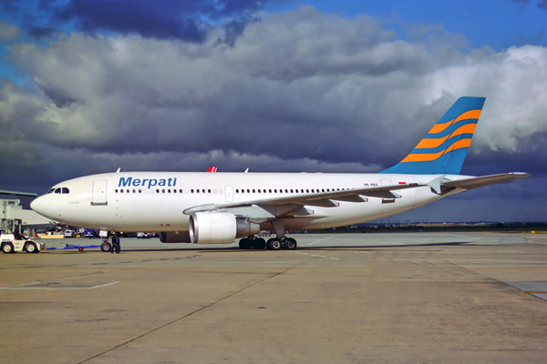 MERPATI AIRBUS A310 300 MEL RF 1087 25.jpg