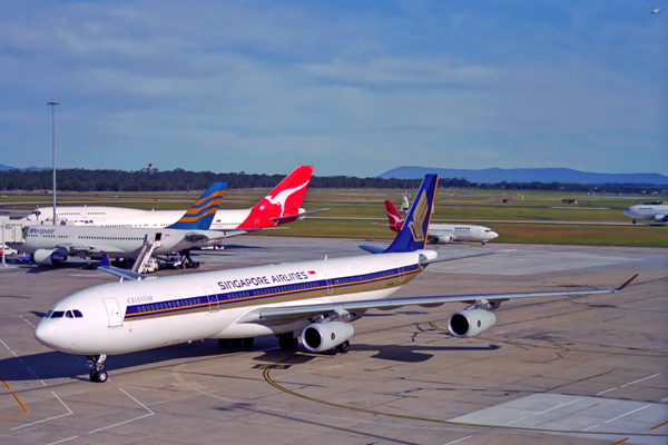 SINGAPORE AIRLINES AIRBUS A340 300 MEL RF 1088 36.jpg