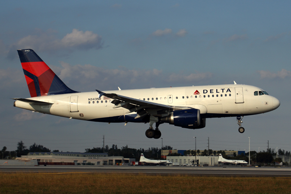 DELTA AIRBUS A319 MIA RF 5K5A8606.jpg