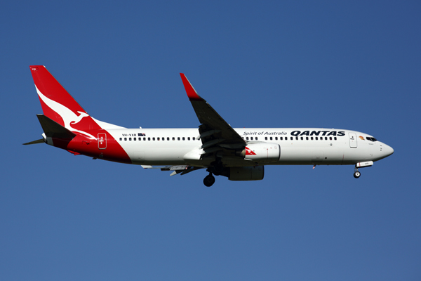 QANTAS BOEING 737 800 MEL RF 5K5A1886.jpg