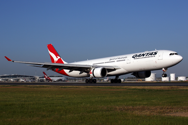 QANTAS AIRBUS A330 300 BNE RF 5K5A2690.jpg