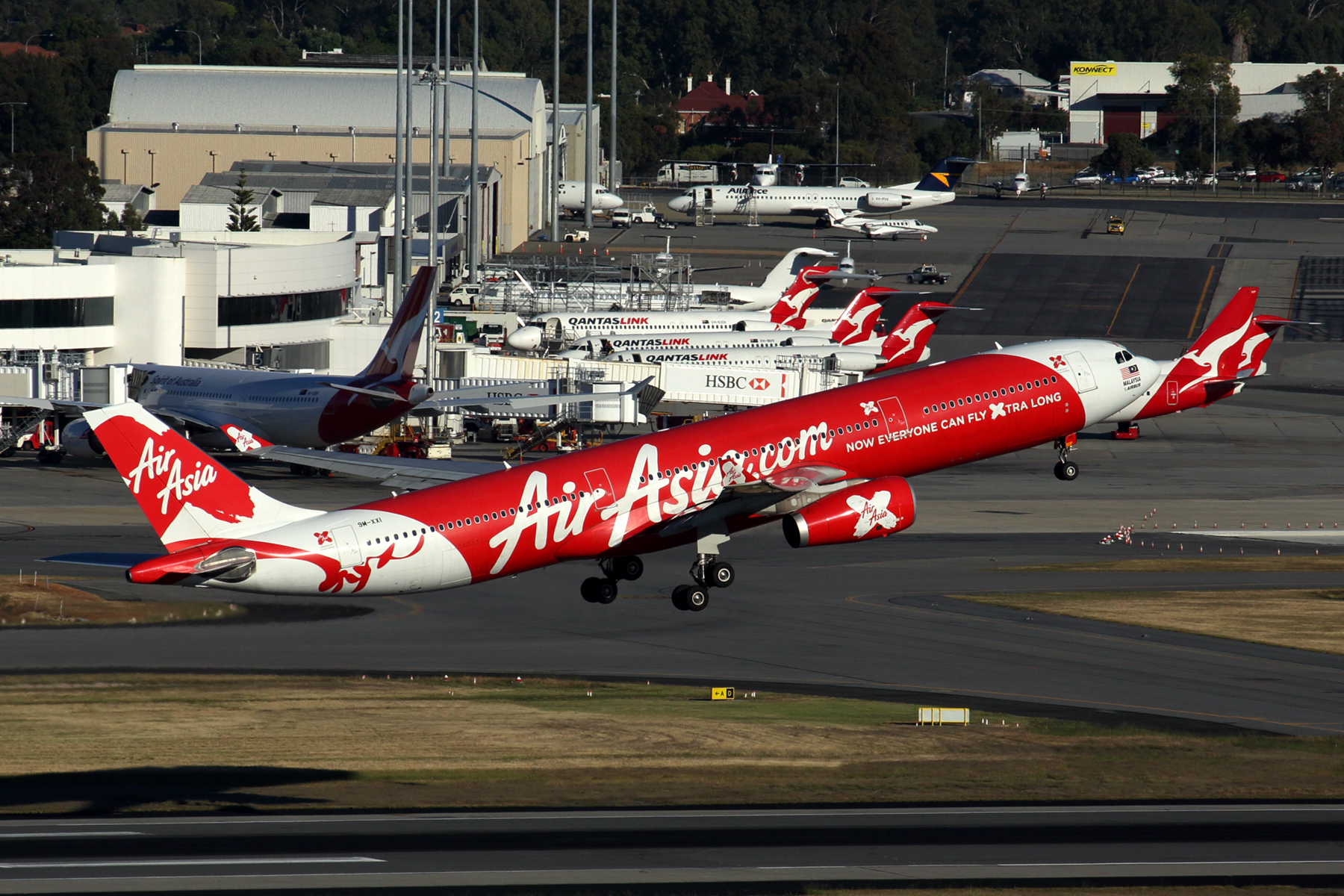 AIR ASIA AIRBUS A330 300 PER RF 5K5A2557.jpg