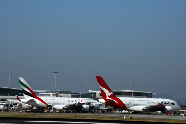 QANTAS EMIRATES AIRBUS A380s BNE RF 5K5A2721.jpg