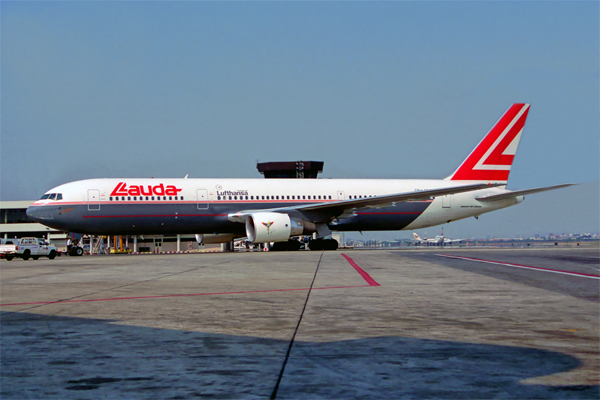 LAUDA BOEING 767 300 BKK RF 1118 13.jpg