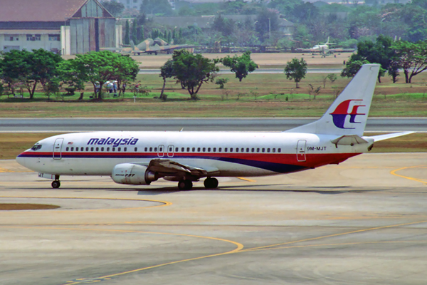 MALAYSIA BOEING 737 400 BKK RF 1117 27.jpg