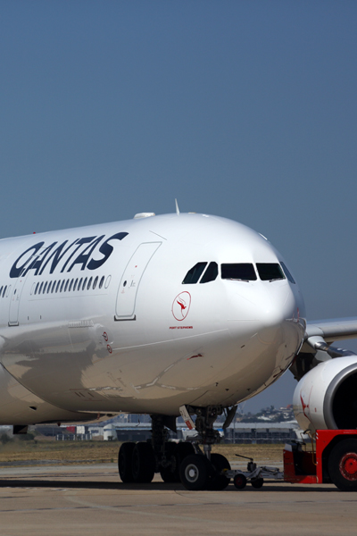 QANTAS AIRBUS A330 300 BNE RF 5K5A2849.jpg